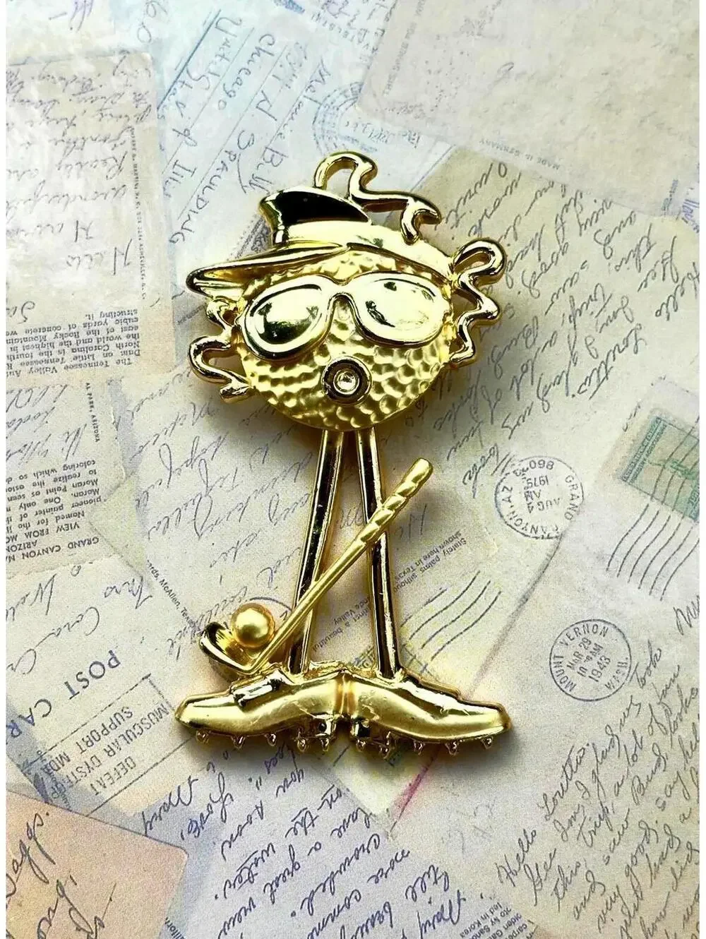 Vintage Signed Articulated Golf Ball Man Brooch Quirky Sports Humor Pin